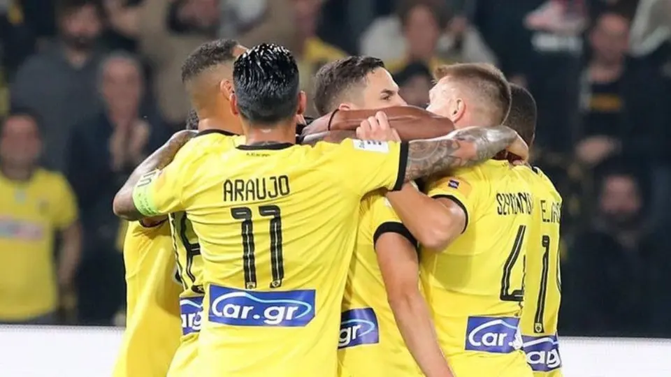 AEK golea a Lamia en la Súper Liga de Grecia; Orbelín fue titular y Pizarro entró de cambio