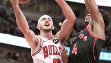 Chicago Bulls, con triple de Alex Caruso en tiempo extra, vencieron a los Toronto Raptors