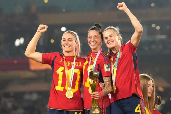 Jenni Hermoso se mostró feliz tras el título de España | AP