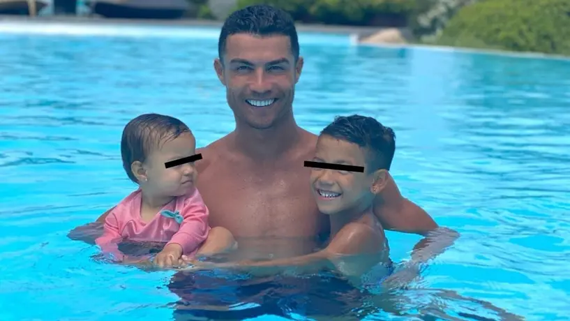 Cristiano Ronaldo 'avienta' a su hijo de un rascacielos y llueven memes en redes