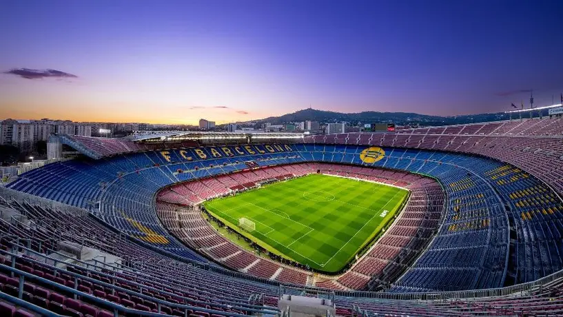 Barcelona vende diamantes fabricados con pasto del Estadio Camp Nou