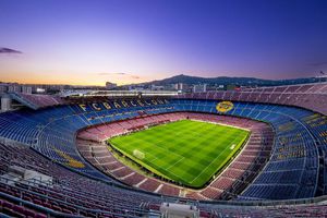 Barcelona vende diamantes fabricados con pasto del Estadio Camp Nou