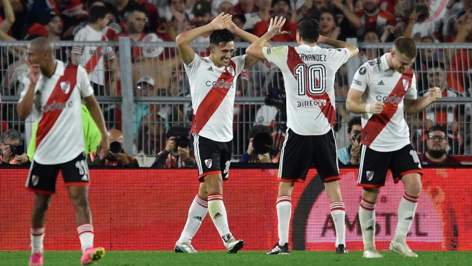 Copa Libertadores: River Plate remonta con doblete de Pablo Solari al Inter de Porto Alegre