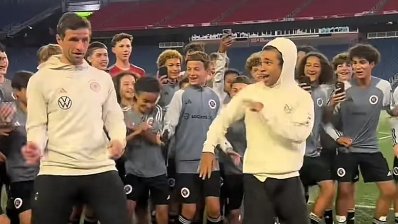 Thomas Müller baila al ritmo de 'Calm Down' y se vuelve tendencia en redes