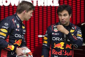 Max Verstappen menosprecia a Checo Pérez: 'Puedo ganar el título de constructores solo'