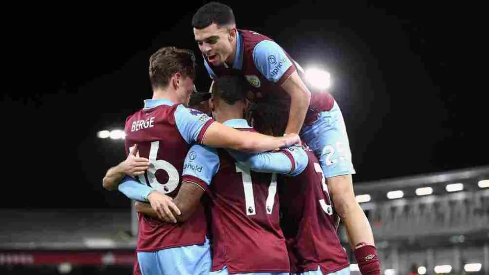 Burnley anunció baja de jugador que deja el futbol para atender su salud mental