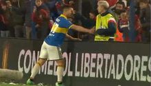 ¿Lo quiso provocar? Recogepelotas de Nacional picó una ojo a jugador de Boca Juniors