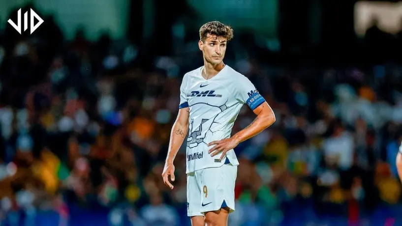 Juan Dinenno recibe pastelazo y le arrojan de todo en Pumas para celebrar su cumpleaños