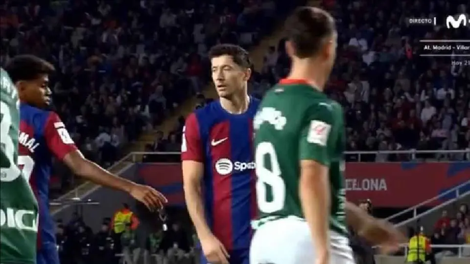 ¿Vestidor roto? Robert Lewandowski se negó a darle la mano a Lamine Yamal