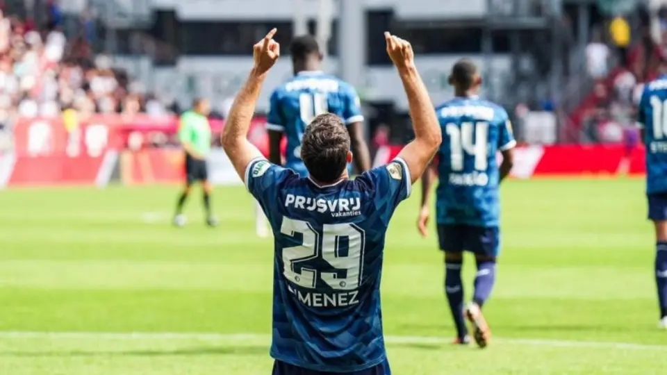 Santi Giménez tras triunfo del Feyenoord: "Ganamos dos veces, el domingo y ahora otra vez"