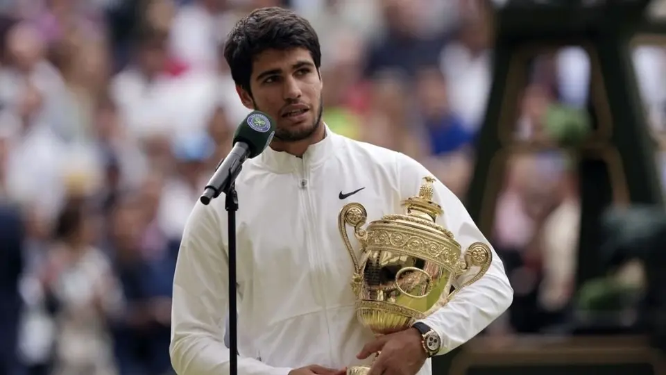 Wimbledon 2023: Carlos Alcaraz vence a Novak Djokovic y se corona en cinco sets