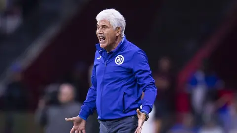 Tuca Ferretti tiene ultimátum y 'coquetea' con ser despedido por primera vez en su carrera
