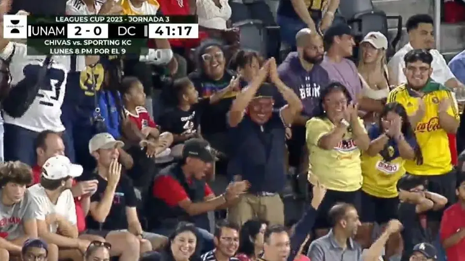 Aficionados del América fueron captados celebrando los goles de Pumas ante DC United