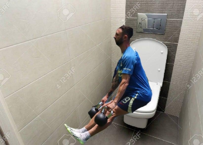 Layún pide eliminar a 'Cabecita' Rodríguez de su polémica foto y se desatan los memes