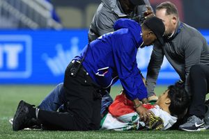 Espontáneos invadieron el campo en el México vs Ghana y fueron arrestados