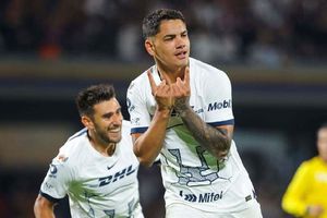 ¡Se la regresó! Toro Fernández se burló de Jules Koundé por 'error' con el Barcelona