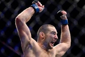 ¡Nuevo Campeón! Strickland da la sorpresa y se corona en peso mediano de UFC