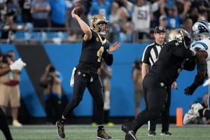 Derek Carr lo vuelve a hacer y ahora los Saints vencen a los Panthers