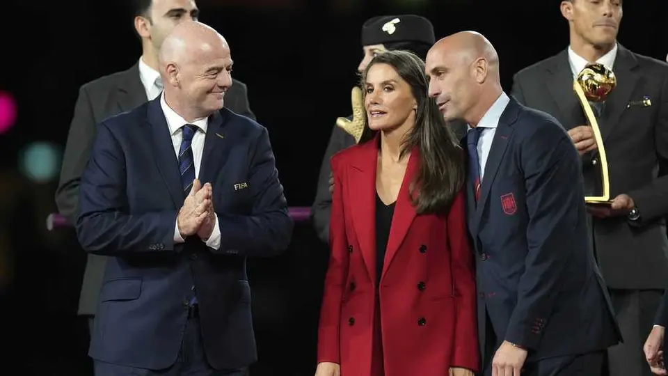 FIFA inició un procedimiento disciplinario contra de Luis Rubiales
