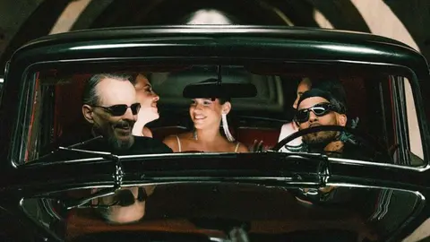 Tunden a Miguel Bosé por perrear con Rauw Alejandro en Si te Pegas, su nuevo sencillo