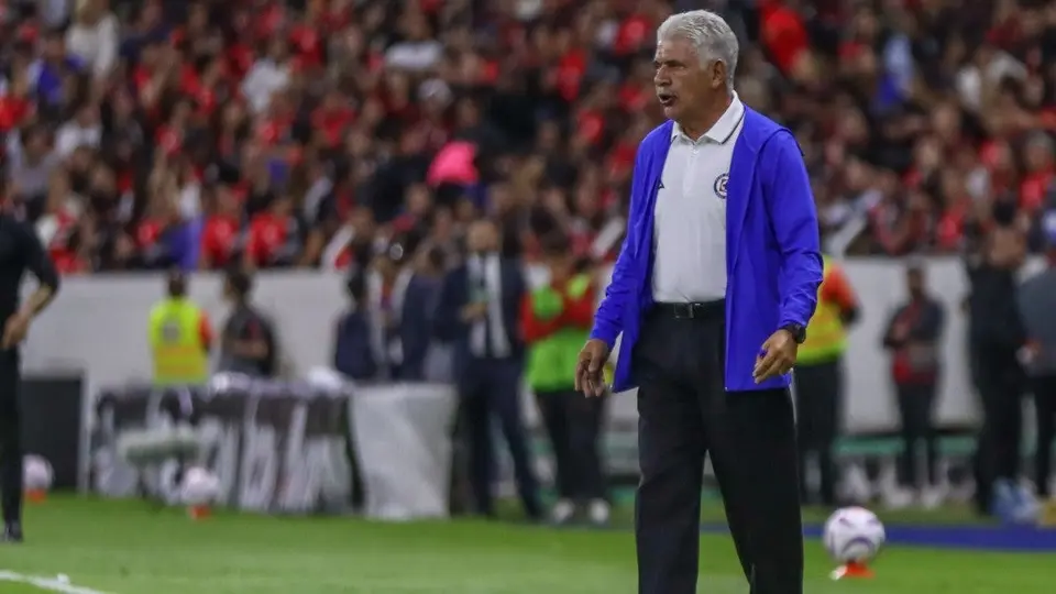 'Tuca' Ferretti reaparece para dar conferencia tras derrota de Cruz Azul: 'Me voy triste'