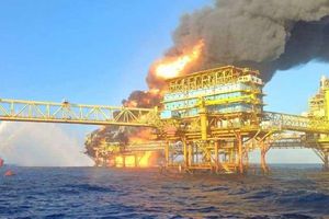Explota plataforma de Pemex en el sureste de México, deja tres desaparecidos