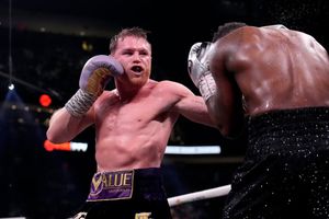 Saúl Álvarez tras su victoria ante Charlo: 'Nadie puede vencer a este Canelo'