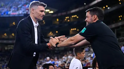 Tano Ortiz y Larcamón se saludan sin rencores tras pelea en América vs León del CL23