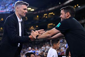 Tano Ortiz y Larcamón se saludan sin rencores tras pelea en América vs León del CL23