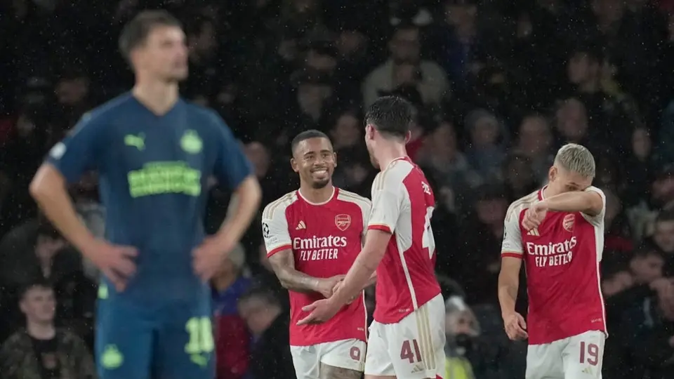 Chucky Lozano: Arsenal golea al PSV en el inicio de la Fase de Grupos de Champions League