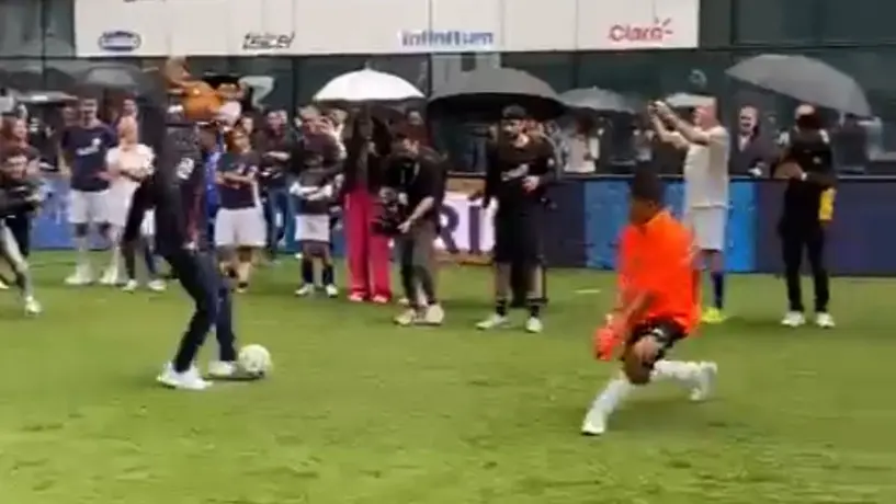 ¡Hay portero! Jorge Campos le detiene un penalti a Max Verstappen