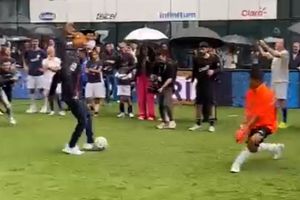 ¡Hay portero! Jorge Campos le detiene un penalti a Max Verstappen