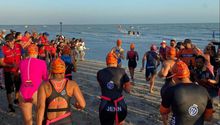Cocodrilo obliga a suspender la prueba de natación en el Triatlón de Acapulco