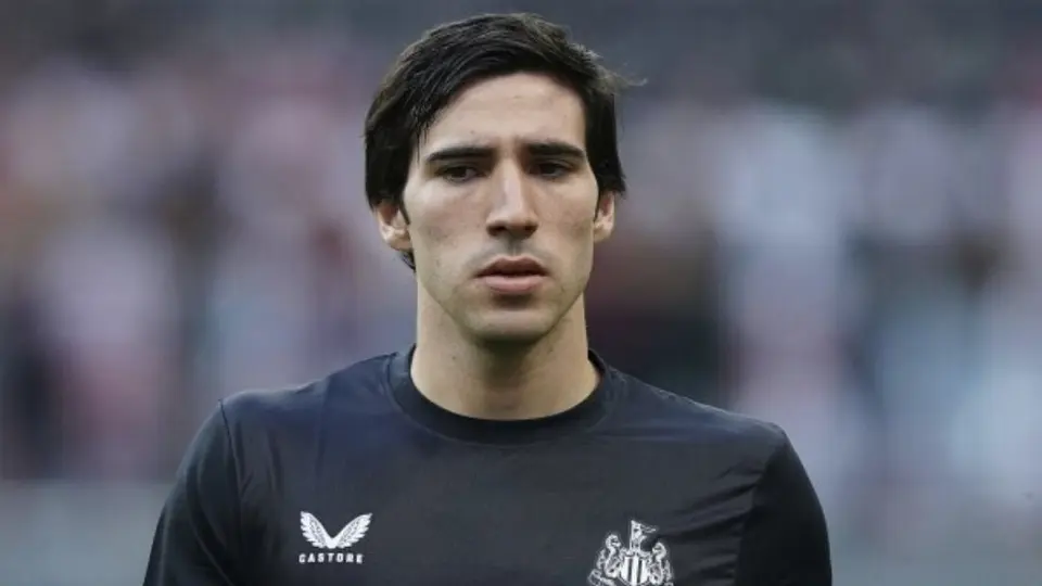 Sandro Tonali, entre lágrimas, reconoció su adicción al juego, aseguran medios italianos