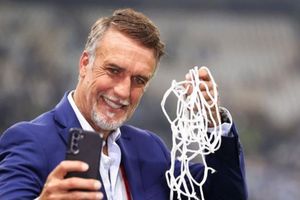 Gabriel Batistuta recibió denuncia por 'explotación laboral' y se defendió en sus redes sociales