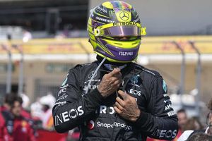 ¡Checo Pérez respira! Lewis Hamilton descalificado del Gran Premio de Estados Unidos