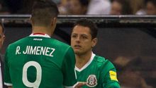 Raúl Jiménez revela que 'Chicharito' le dejó un moretón tras soltarle un puñetazo