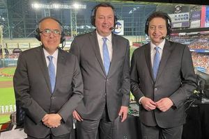 ¡Televisa se queda sin Serie Mundial! Los Tres Amigos no narrarán Rangers vs Diamondbacks