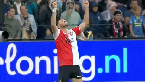 Santi Giménez se luce con un doblete en la goleada de Feyenoord a Almere