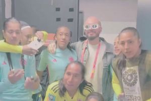 ¡Invitado de lujo! J Balvin festeja con jugadoras de Colombia tras triunfo en el Mundial Femenil