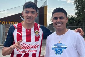 ¿Traicionó a Pumas? Jorge Ruvalcaba es captado con playera de Chivas y lo revientan en redes