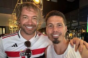 Aficionado le roba el celular a Diego Lugano durante festejos del Sao Paulo