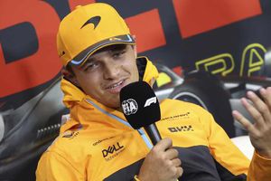 Lando Norris se disculpa tras romper trofeo de Max Verstappen: 'Nunca fue mi intención'