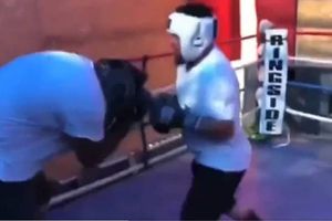 Exjugador de la NFL recibe golpiza de boxeador mexicano