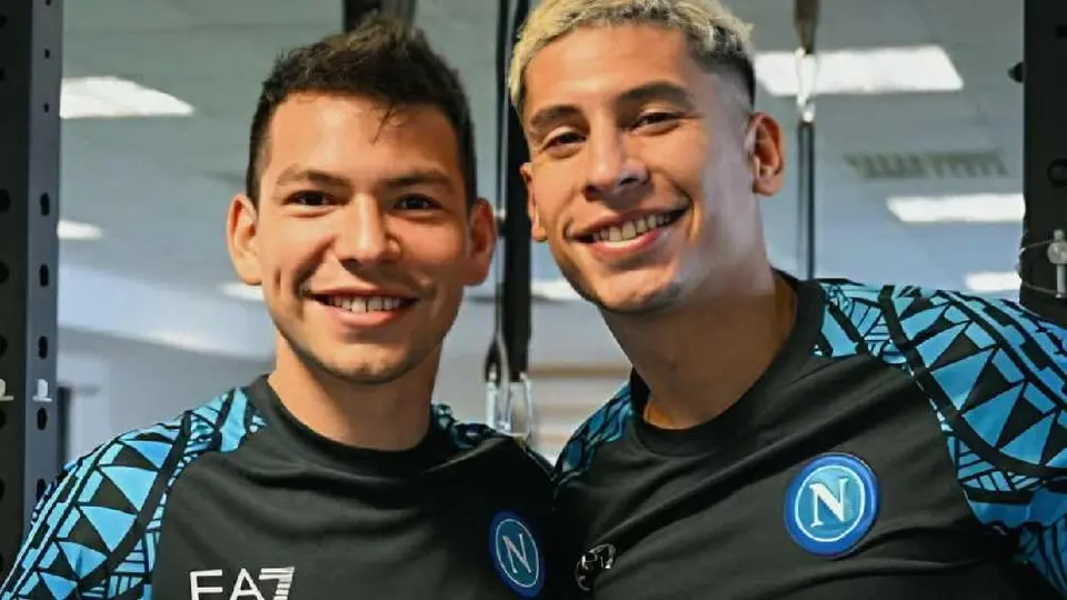 'Chucky' Lozano, con su futuro incierto, reporta a la pretemporada del Napoli