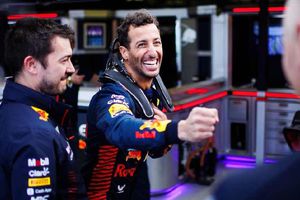 Checo Pérez: Daniel Ricciardo no descarta ocupar el lugar del mexicano en Red Bull