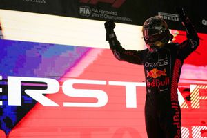Checo Pérez termina décimo; Max Verstappen gana el Gran Premio de Qatar