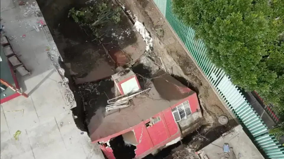 ¡Se lo tragó la tierra! Gimnasio de box cae a socavón en deportivo de la Gustavo A. Madero