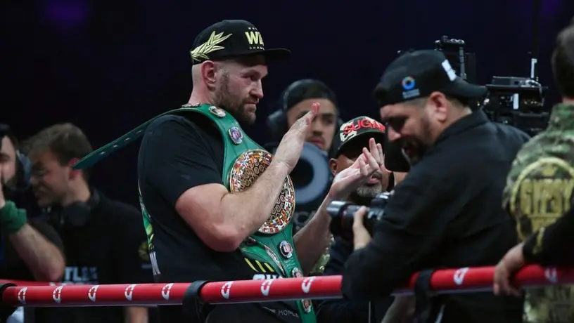 Tyson Fury 'sobrevive' a susto y se lleva polémico triunfo ante Ngannou