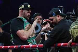 Tyson Fury 'sobrevive' a susto y se lleva polémico triunfo ante Ngannou